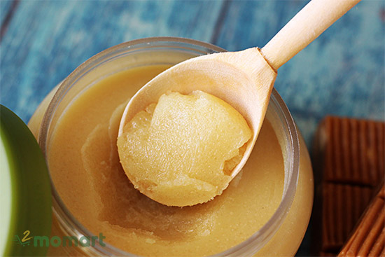 Yves Rocher Mandarin Lemon Cedar Sugar Body Scrub sử dụng nguyên liệu thiên nhiên
