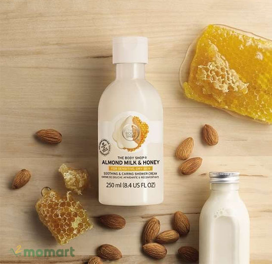 Sữa tắm Almond Milk & Honey Soothing & Caring Shower 