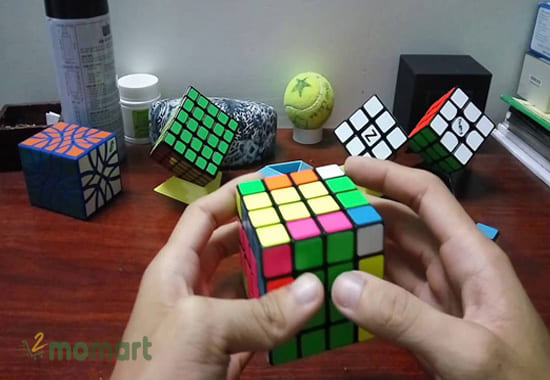 Chơi Rubik là trò chơi giúp rèn luyện khả năng tư duy