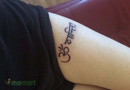 Tattoo chữ nhẫn tiếng Phạn với những đường nét tinh xảo