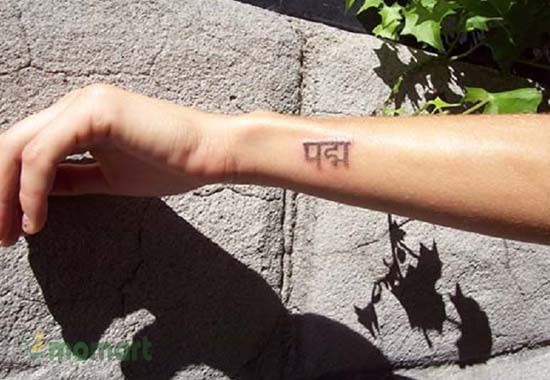 Tattoo chữ nhẫn đầy ấn tượng trên cánh tay