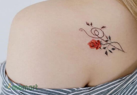 Tattoo hoa hồng mini thiết kế đơn giản nhưng cực kỳ tinh tế