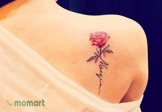 Xăm hoa hồng ở vai là ý tưởng tattoo được nhiều người yêu thích