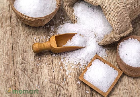 Muối có tác dụng trị thâm nách và giảm mùi hôi hiệu quả