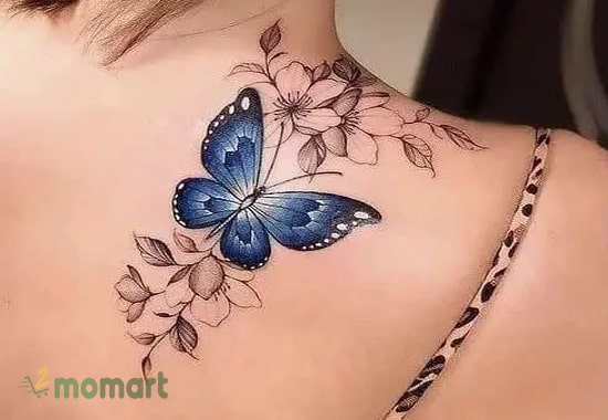 Hình ảnh con bướm xinh đẹp được khắc họa trên lưng