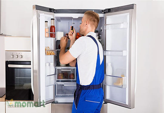 Liên hệ thợ bảo hành khi thấy tủ lạnh không lạnh