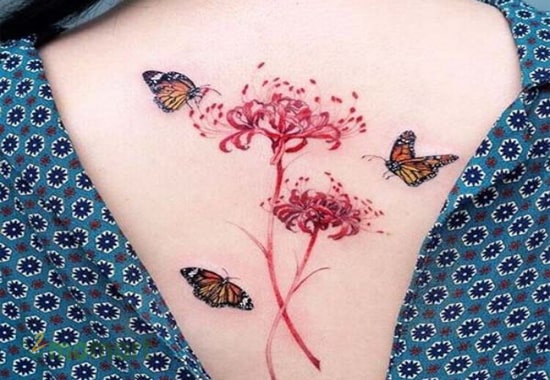 Bướm và hoa bỉ ngạn là ý tưởng tattoo cực kỳ mới lạ 