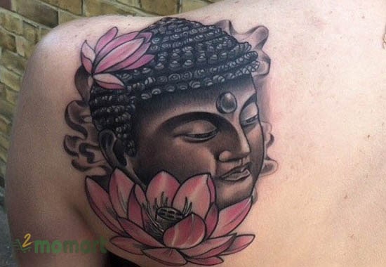 Tattoo hoa sen và đức Phật tạo nên một hình ảnh vô cùng an yên