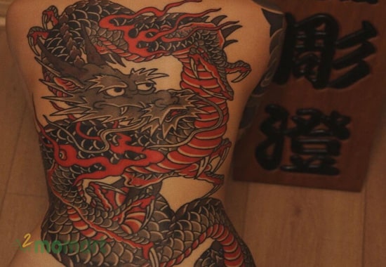 Tattoo rồng Nhật cổ trên lưng khiến các nàng thêm phần cuốn hút hơn