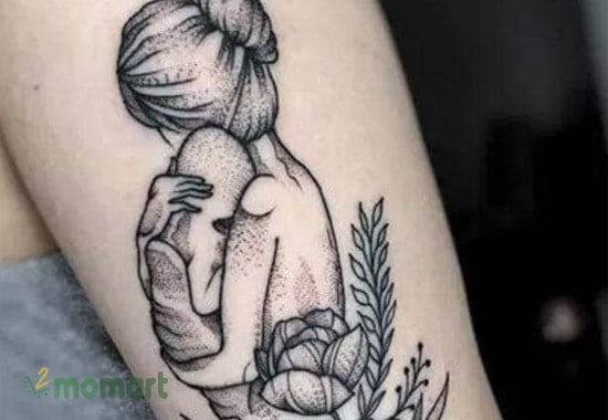 Hình tattoo mẹ bé con đầy âu yếm và tình cảm