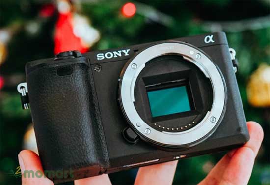 Máy ảnh Sony A6500 có khả năng điều chỉnh nhanh