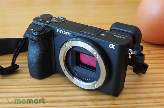Máy ảnh Sony A6500 khả năng ghi hình nhanh và sắc nét