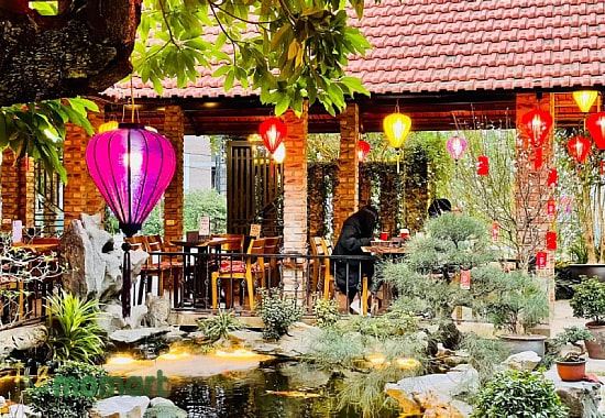 Thạch Mộc cà phê - Tiệm Koi Cafe sở hữu không gian view đẹp