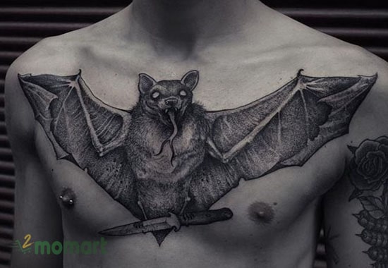 Hình tattoo con dơi kín ngực mang một vẻ đẹp đầy bí ẩn