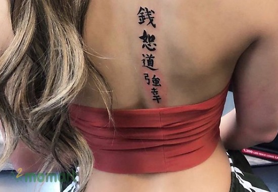 Hình xăm chữ Tàu ý nghĩa ở lưng cho nữ