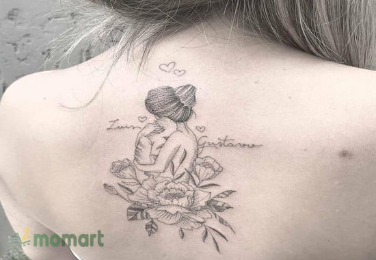 Tattoo mẹ bồng con trên lưng ẩn chứa tình cảm thiêng liêng
