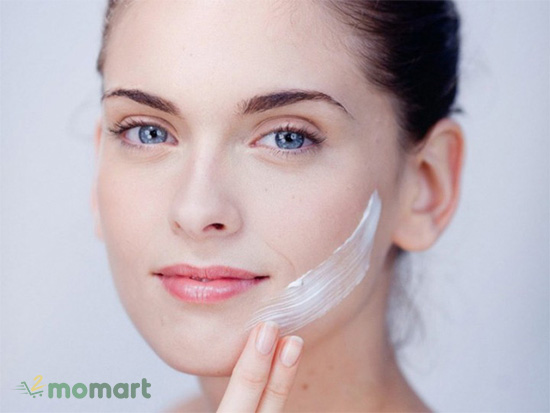 Kem dưỡng ẩm chỉ được dùng để hỗ trợ bảo vệ làn da