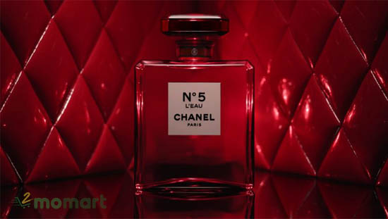 Chanel N5 Red Edition mang hướng phụ nữ hiện đại