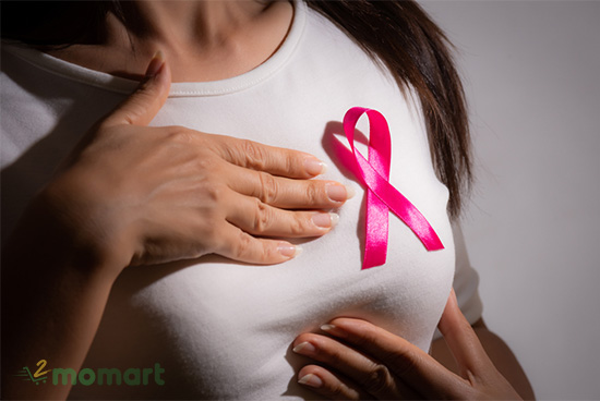 Ung thư vú là một trong những tác hại của son môi