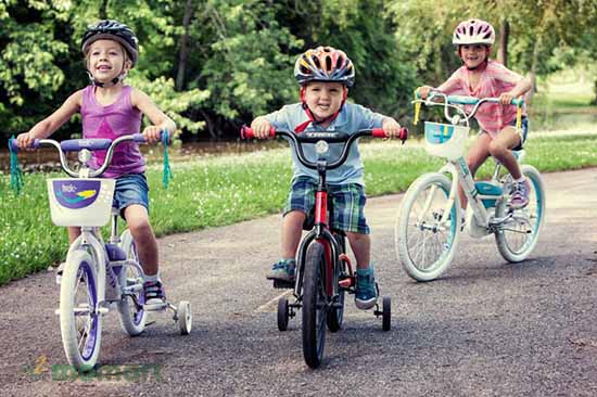 Xe đạp trẻ em có màu sắc đa dạng