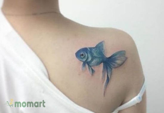 Tattoo cá chép trên vai đại diện cho sự may mắn