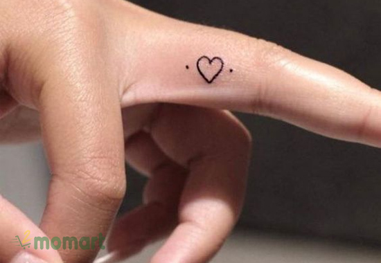Hình xăm trái tim nhỏ ở ngón tay đẹp