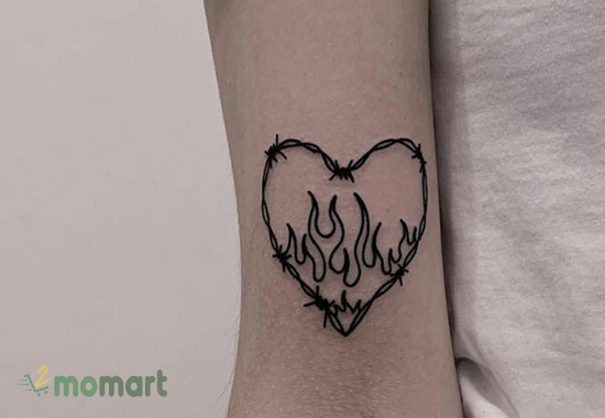 Tattoo hình xăm trái tim rực lửa trên tay đẹp