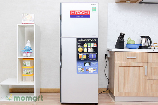 Thiết kế của tủ lạnh Hitachi H200PGV4 tinh tế và quen thuộc
