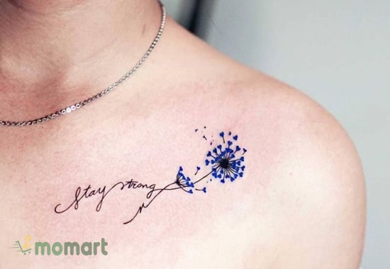 Họa bì hoa và dòng chữ là ý tưởng tattoo mang vẻ đẹp dịu dàng
