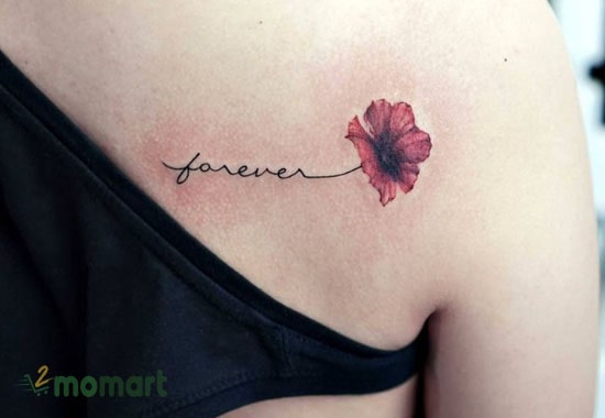 Tattoo hoa và chữ forever là biểu tượng cho vẻ đẹp trường tồn