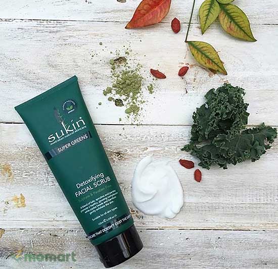 Sukin Super Greens Detoxifying Facial Scrub dễ dàng sử dụng