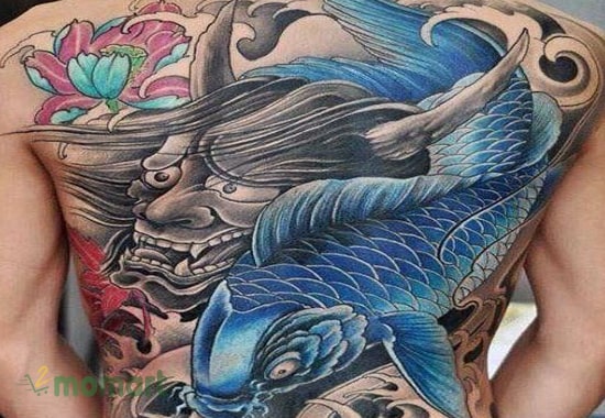 Tattoo cá chép mặt quỷ kín lưng đại diện cho may mắn, thành công