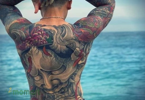 Tattoo mặt quỷ trên lưng là cách bảo vệ bản thân mình