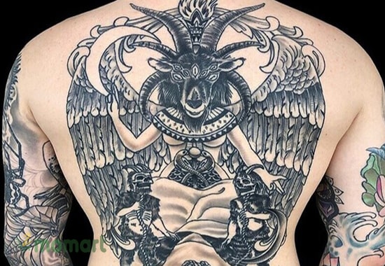 Tattoo mặt quỷ trên lưng thể hiện sức mạnh nam giới 
