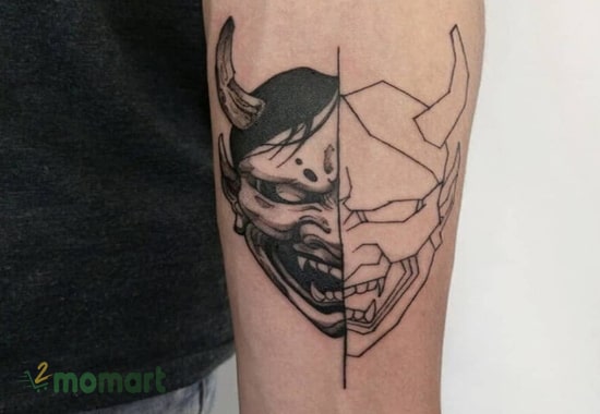 Hình tattoo mặt quỷ ở tay trắng đen nhẹ nhàng, đơn giản
