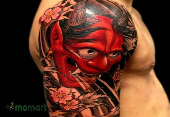 Tattoo mặt quỷ kết hợp hoa đào trên tay đặc sắc và ấn tượng