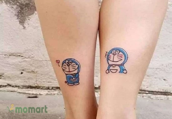 Hình xăm Doraemon ở chân với phong cách đơn giản