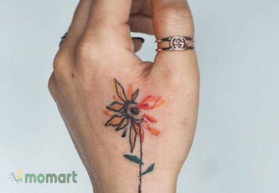 Tattoo hoa hướng dương trên bàn tay đẹp