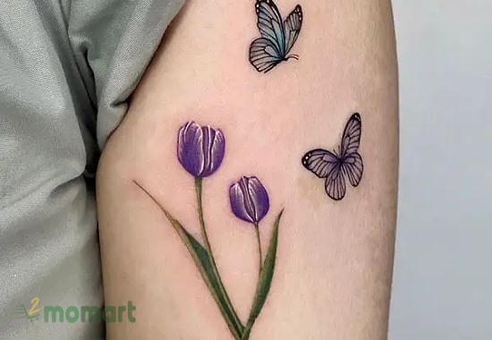 Hình xăm hoa Tulip nhỏ và bướm