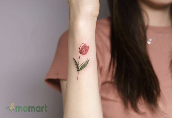 Hình xăm hoa Tulip ở cổ tay tượng trưng cho sự thay đổi