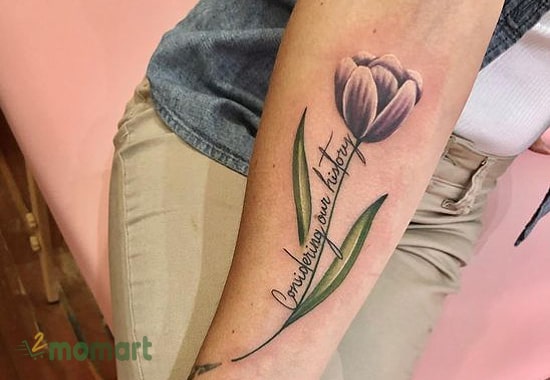 Hình xăm hoa Tulip kết hợp chữ: Tình yêu và lời ước