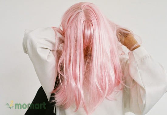Tóc màu hồng pastel khói khiến nàng trông dễ thương hơn