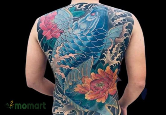 Tattoo cá chép xanh ở lưng là hình ảnh đặc biệt cuốn hút