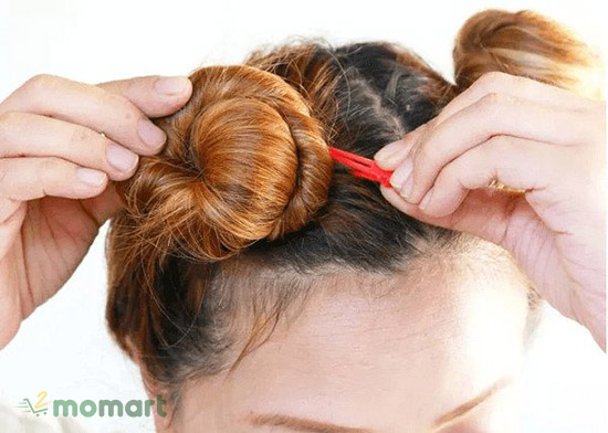 Cách uốn tóc xoăn tại nhà bằng cách xoắn ốc sên 