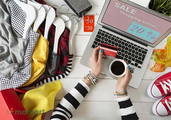 Ngày nay việc mua hàng online tiết kiệm thời gian và chi phí