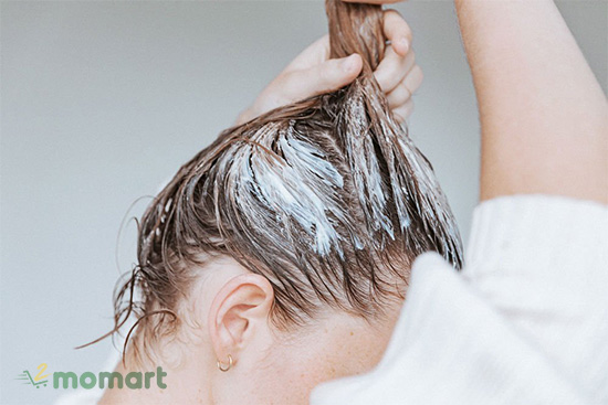 Ủ tóc trước khi nhuộm là điều cần thiết