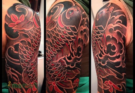 Tattoo cá chép hoa sen màu đỏ thể hiện sự dũng cảm, quyết tâm