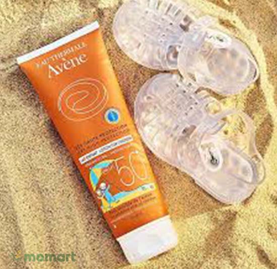 Kem chống nắng Avene Very High Protection Lotion For Children SPF 50