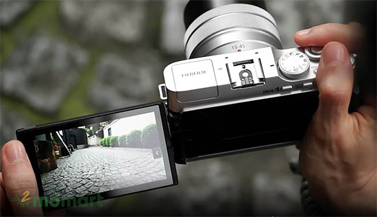 Máy ảnh Fujifilm X-A7 + Lens 15-45mm làm việc từ nhiều góc khác nhau
