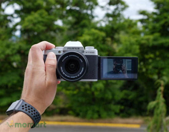 Máy Ảnh Fujifilm X-T200 + Lens 15-45mm quay video màn hình nghiêng
